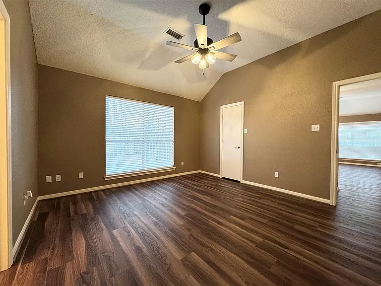 4006 Hunnington Dr — Photo 24
