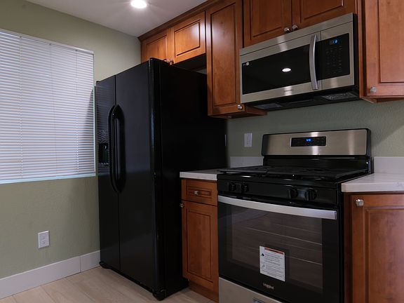 5th image of 121 1st St Unit A