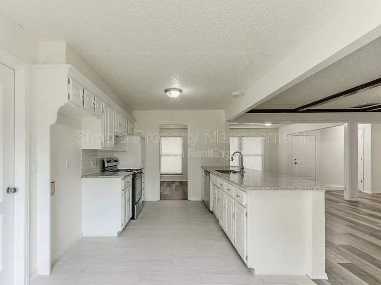 704 Pepperdine Ave — Photo 12
