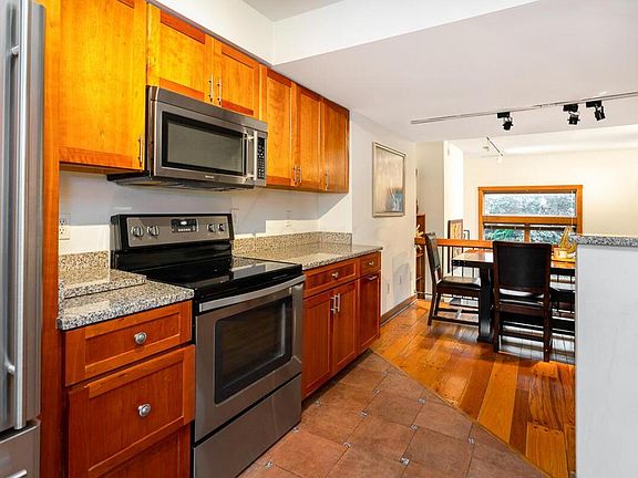 5th image of 129 Price Ave