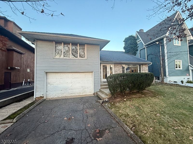 1st image of 918 N Wood Ave