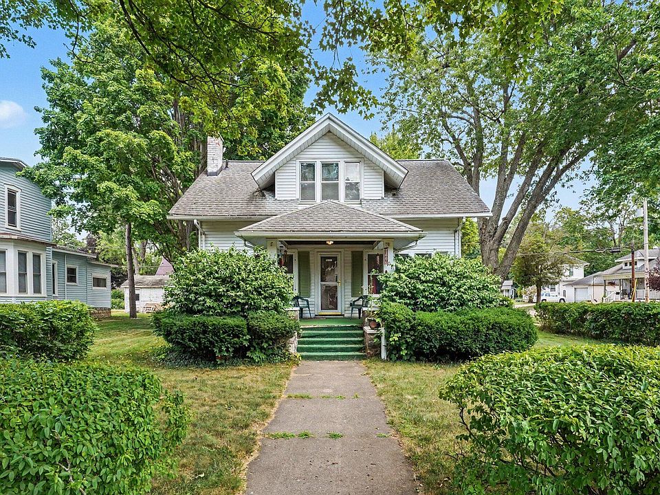 1st image of 601 Elm St