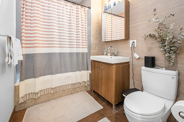 Rented by Space Real Estate | media 9