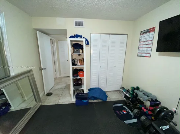 9435 Fontainebleau Blvd APT 206, Miami, FL 33172