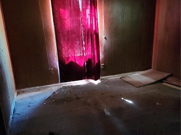 4th image of 2102 S Bucker Rd