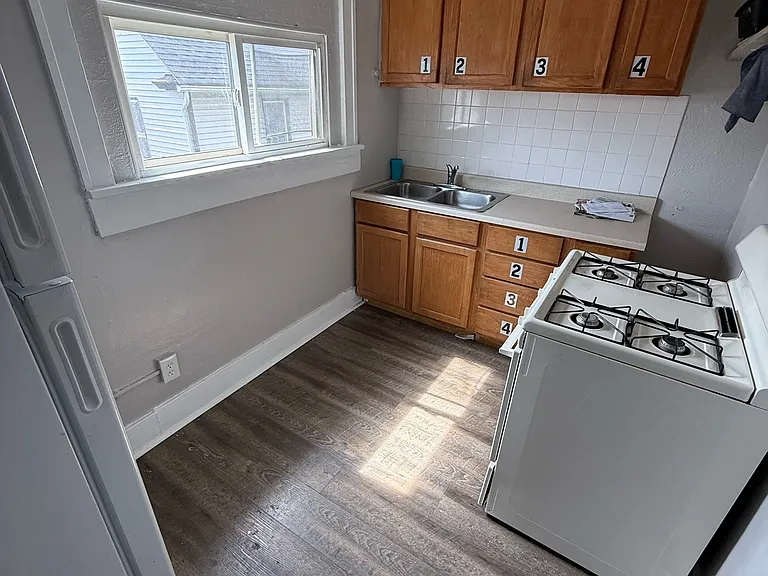 457 Sherman St — Photo 4