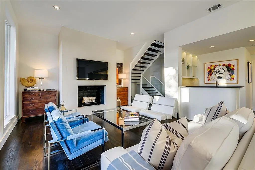 2 bed, 2.5 bath, 1960 sqft, $8,995 — Photo 3