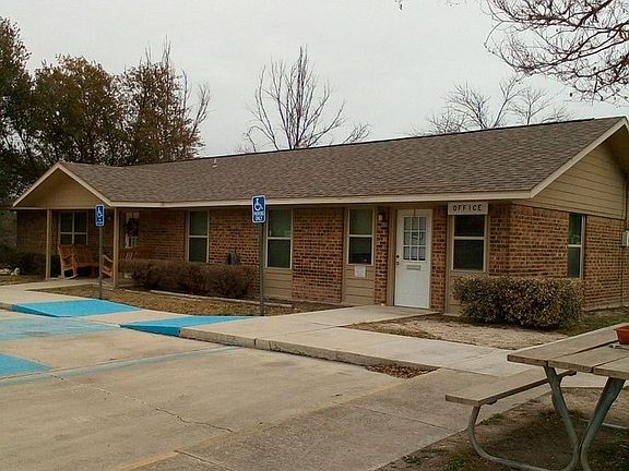 2nd image of 111 NW Main St #111