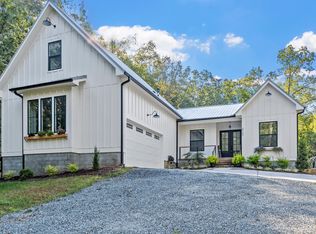 8709 Crestview Dr, Waxhaw, NC 28173