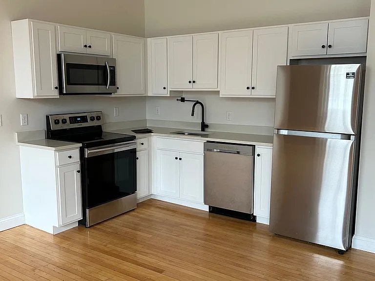 22 1/2 Whiting St #202 — Photo 2