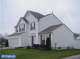 15 Mayflower Dr, Sicklerville, NJ 08081