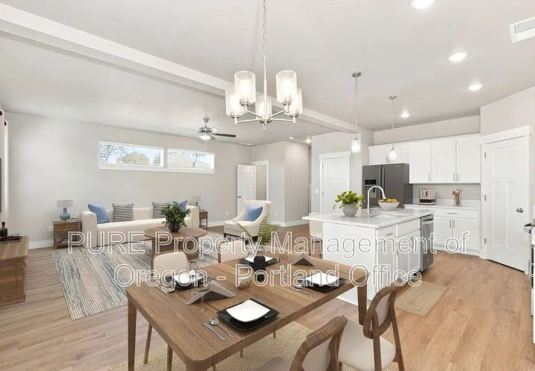 582 NE Alderwood Dr — Photo 3