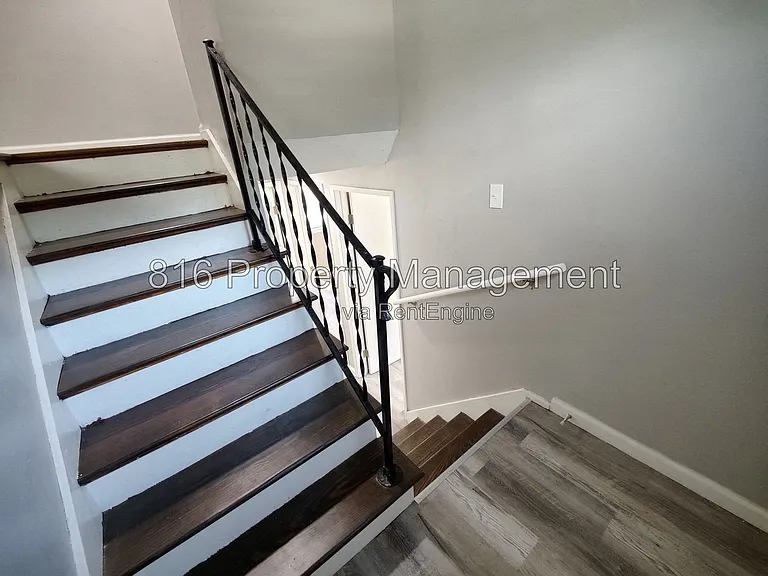 7941 NE San Rafael Dr — Photo 17