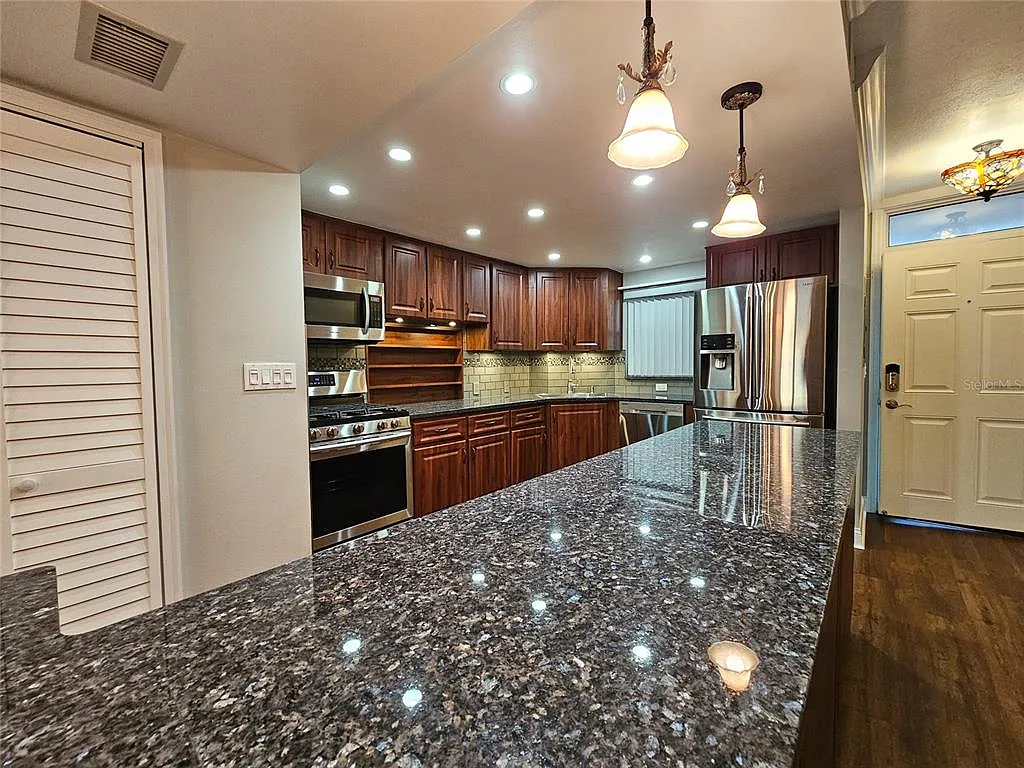 3 bed, 2.5 bath, 1700 sqft, $2,700 — Photo 4