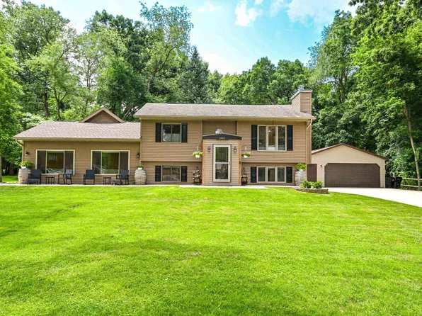 2403 Quiet LANE, Delavan, WI 53115