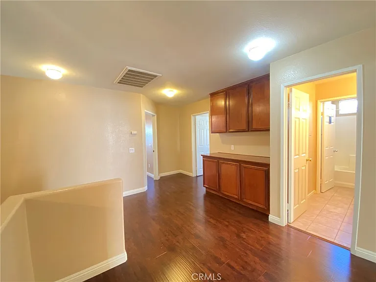 708 Hillview St — Photo 17