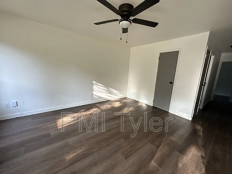 1538 N Hill Ave — Photo 11