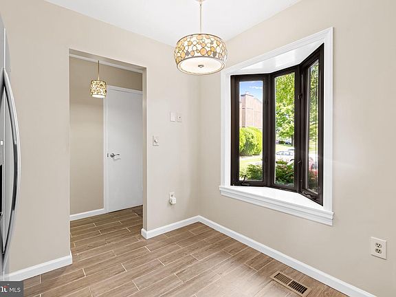 5th image of 28 Bernadotte Ct