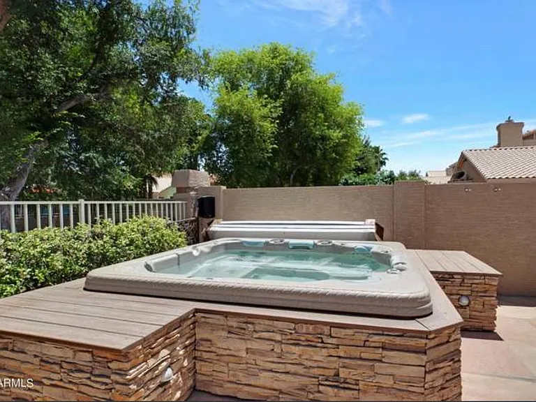 1075 N Saguaro St — Photo 27
