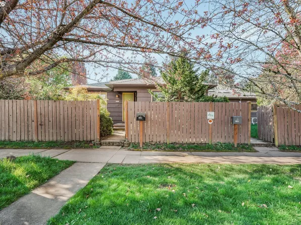 3286 NE Holman St #A, Portland, OR 97211