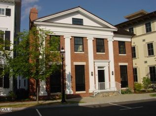 28 Elmwood Dr #28, Fairfield, CT 06890