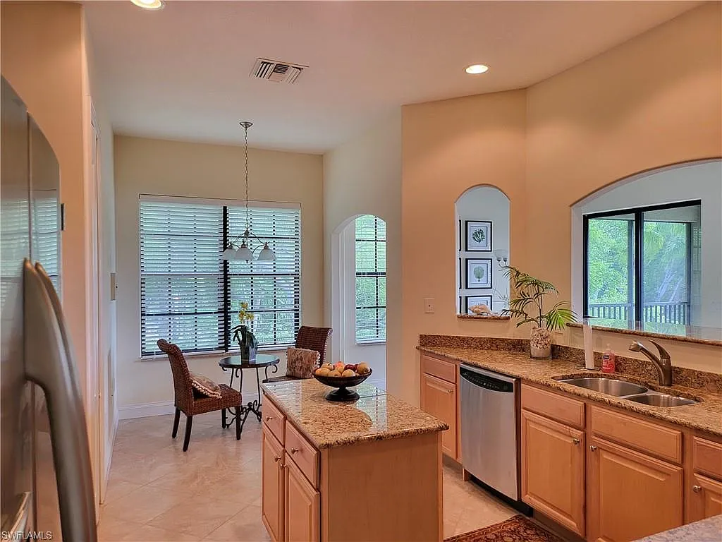 3 bed, 2.0 bath, 1877 sqft, $2,900 — Photo 1