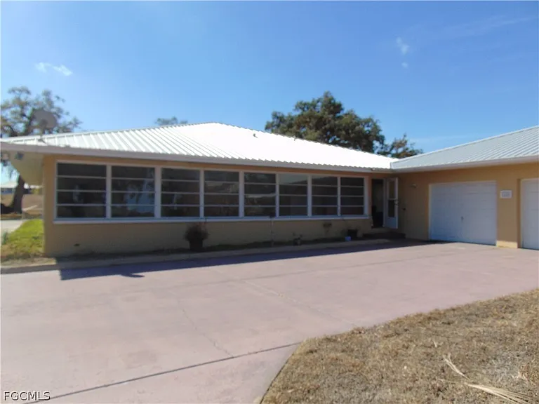1092 Riverbend Dr — Photo 6