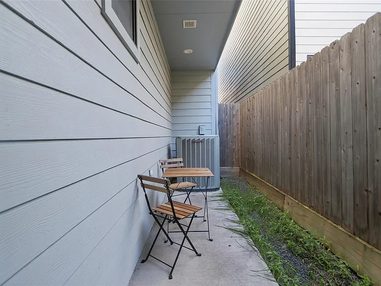 2105 Hadley St — Photo 28