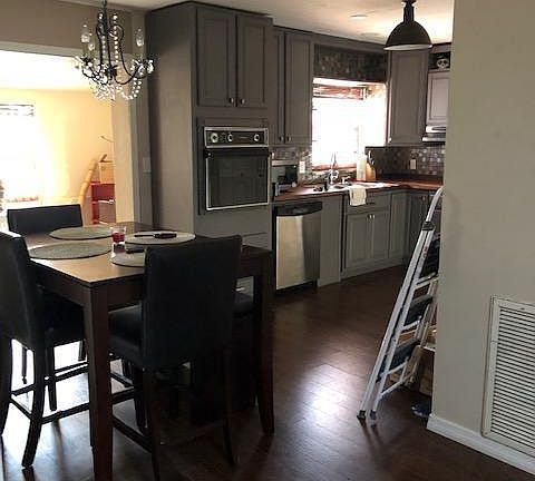 3rd image of 907 Westwood Dr