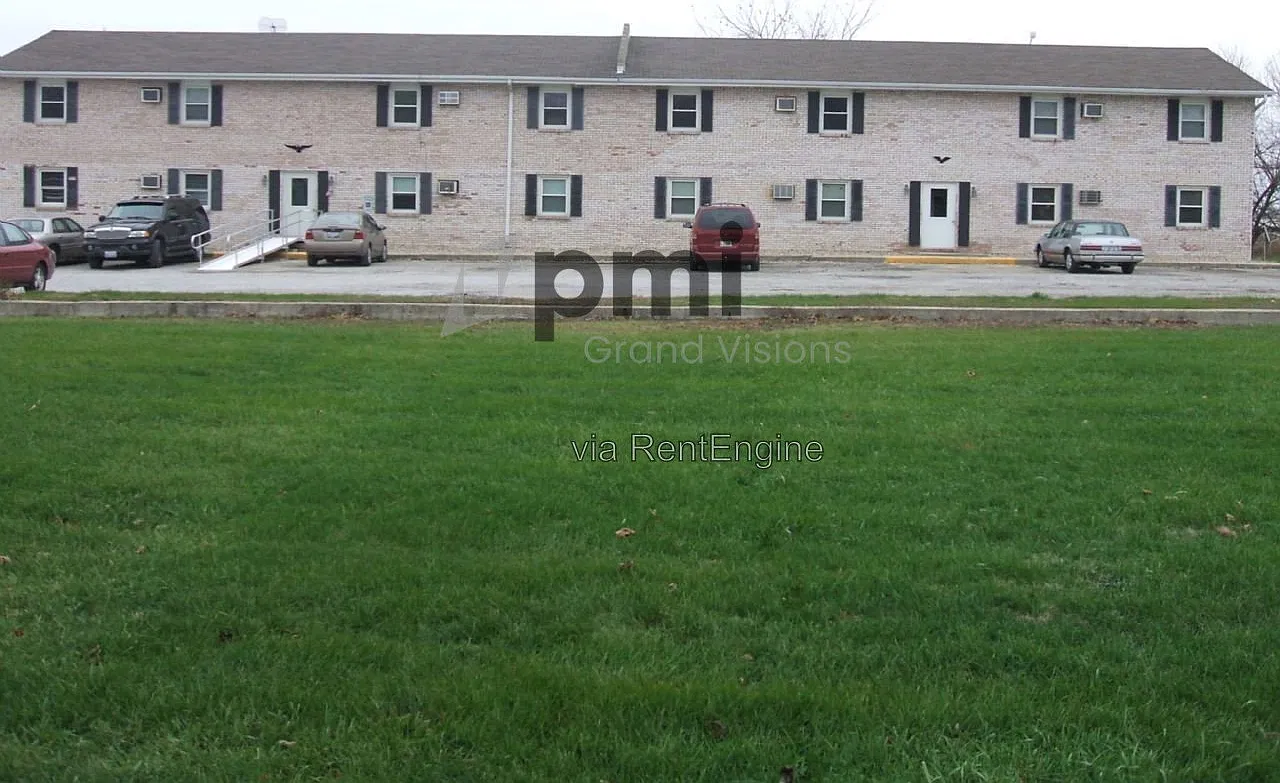 465 E Main St — Photo 1