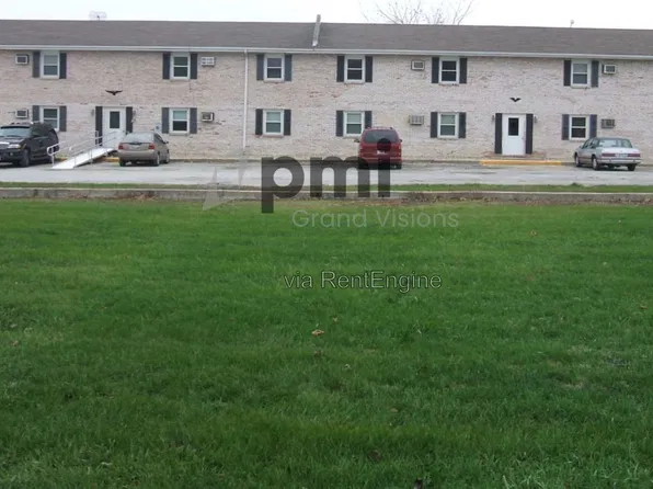 465 E Main St, Warrensburg, IL