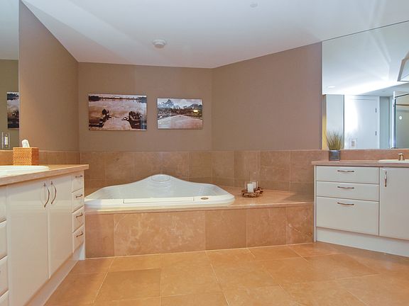 5th image of 5959 Collins Avenue #607