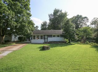 1414 Mark Trail Rd, Lyndon, KY 40242