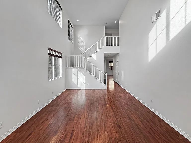 748 Kirkwall Dr — Photo 3