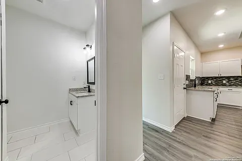 631 Corliss — Photo 11