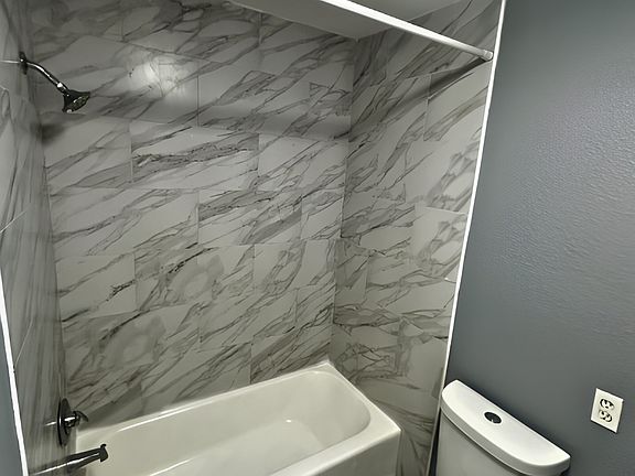 4th image of 312 N Chestnut St APT 205