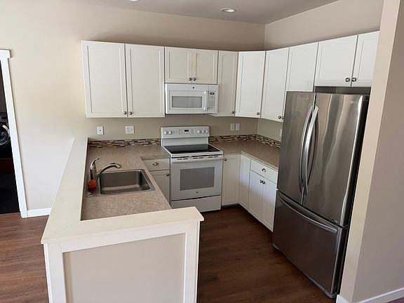 5th image of 26787 Red Maple Ln NE