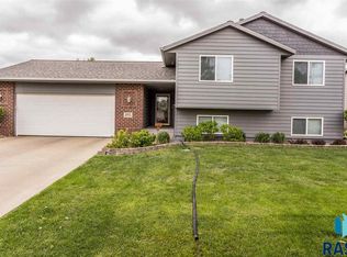 805 S Atkins Dr, Tea, SD 57064