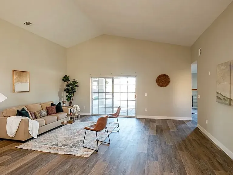El Cajon Dr — Photo 3