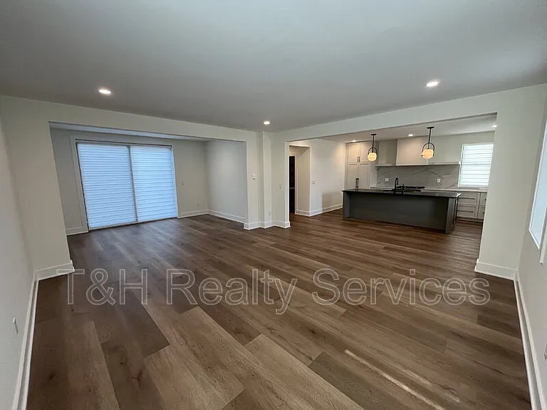 818 Union St — Photo 5