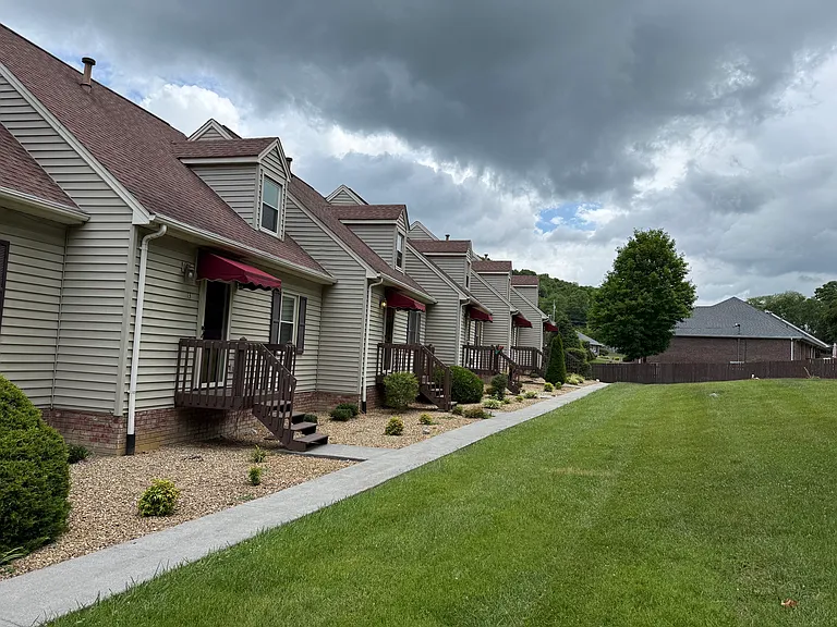 2503 Lakeview Dr #13 — Photo 2