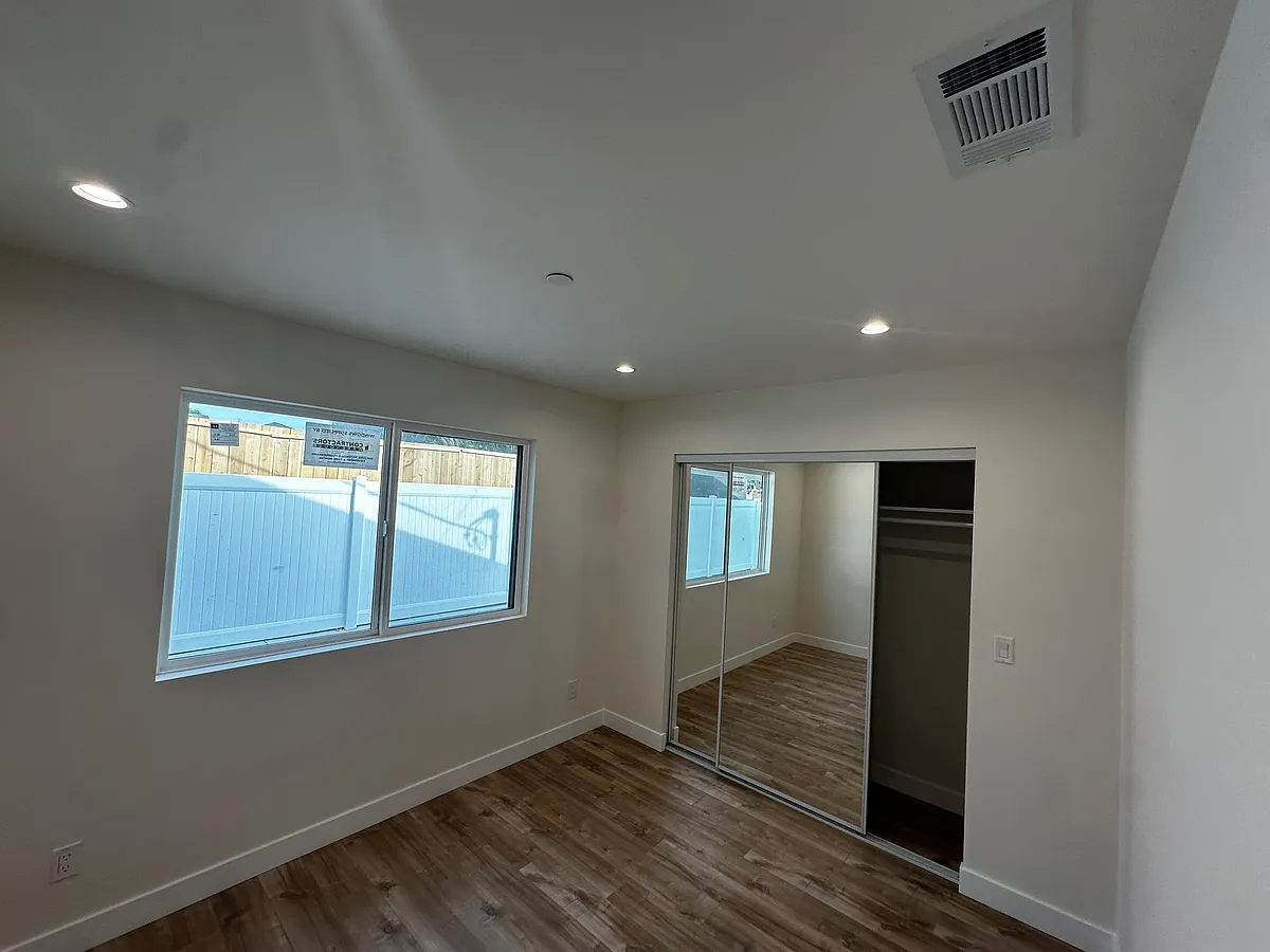 Building Photo - 15950 Cohasset St #15950