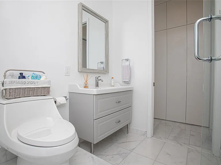 2821 S Bayshore Dr #20D — Photo 12