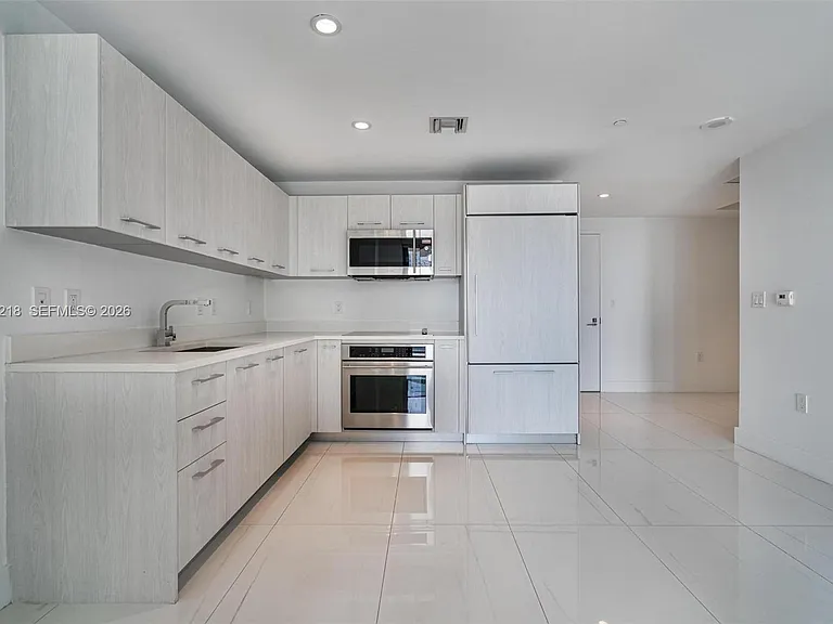 45 SW 9th St #2002 — Photo 11