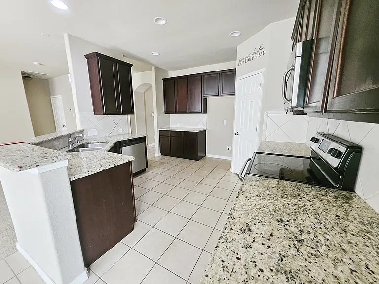 1820 Christopher Creek Dr — Photo 10