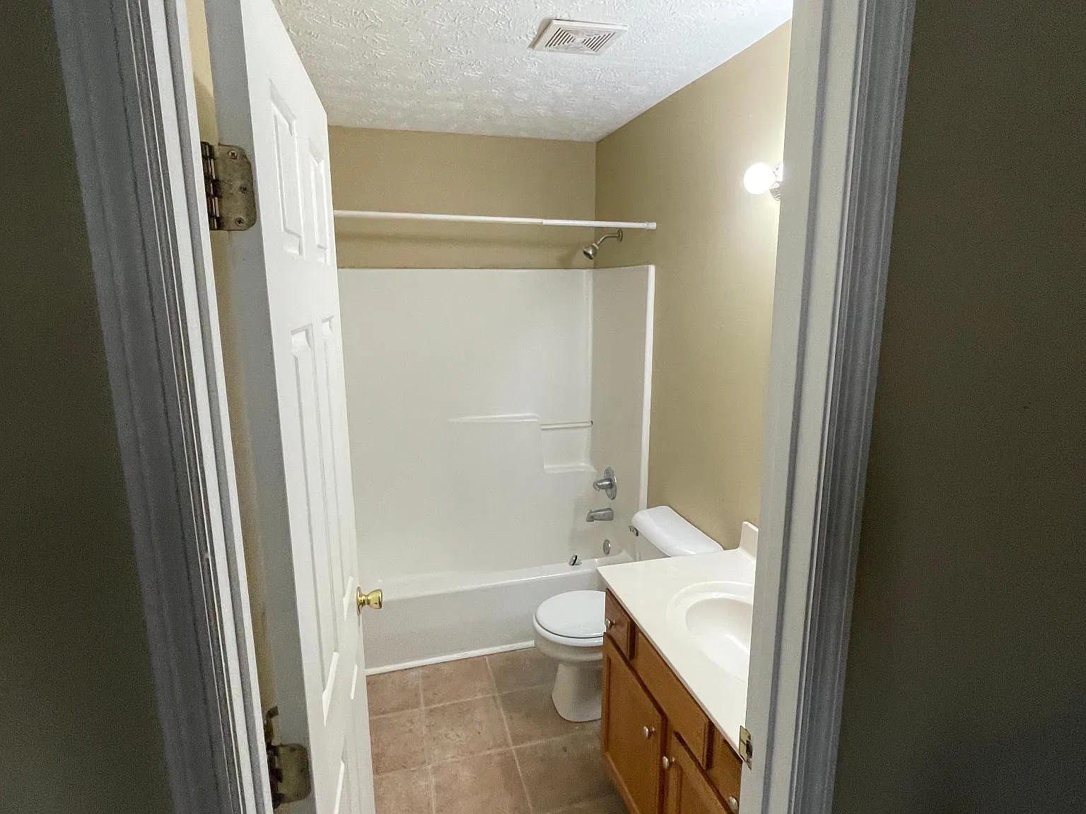 2 bed, 1.5 bath, 1100 sqft, $1,050 — Photo 4