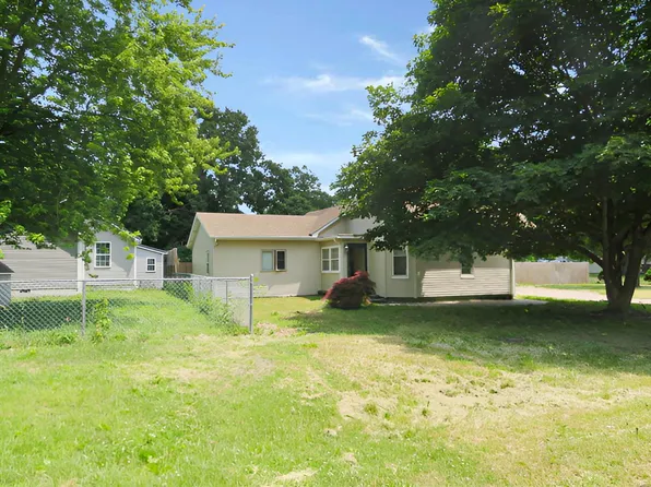 460 N Finis St, Virden, IL 62690