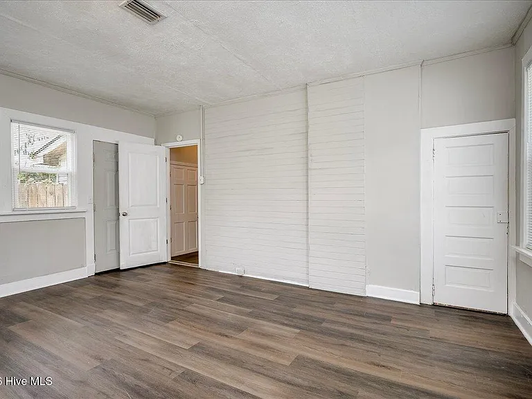 1736 Fenwick St — Photo 10