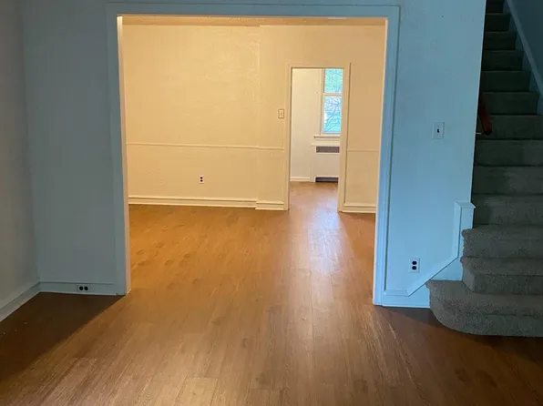 5643 Rosehill St, Philadelphia, PA 19120