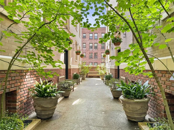 129 Warren Avenue N #K, Seattle, WA 98109